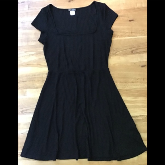 VENUS Dresses & Skirts - 🖤 NWOT Venus Square-Neck Little Black Dress